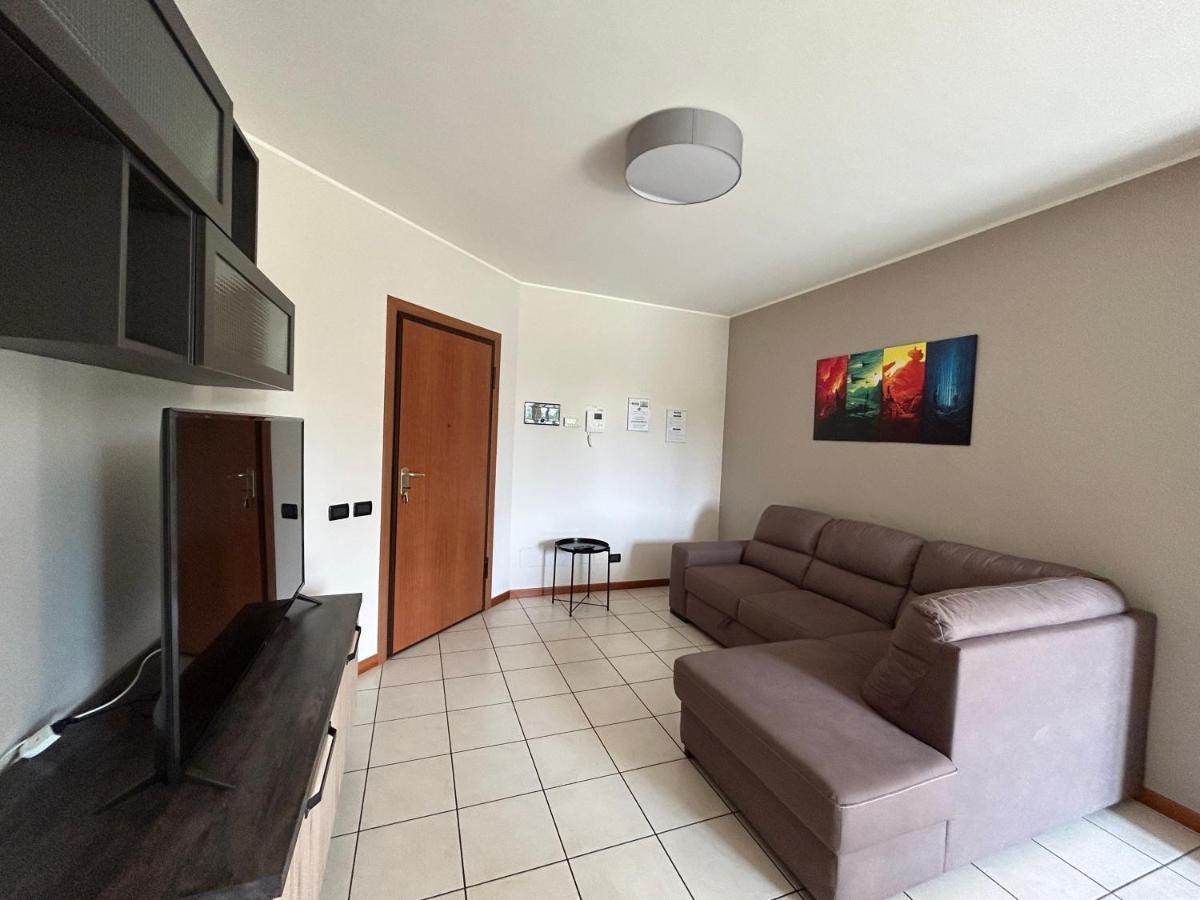 Appartamento Mimosa - Immobili E Soluzioni Rent Brembate Bagian luar foto